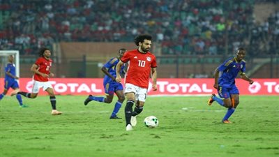 نجم مصر السابق: وضعنا صلاح في كورنر مليء بضغوط لا يتحملها بشر