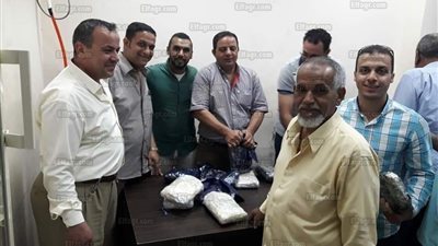 جمارك سفاجا تضبط أقراص مخدرة داخلة شاحنة مانجو متجهة للسعودية (صور)