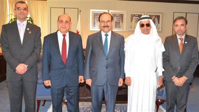 وزير الكهرباء البحريني يطلع على تقنيات العزل الحراري والإنارة الموفرة للطاقة