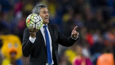 مدرب ريال بيتيس يحسم الجدل حول إمكانية خلافة فالفيردي في برشلونة