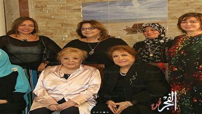تتقدمهم سميحة أيوب.. نجوم الفن في زيارة لنادية لطفي  