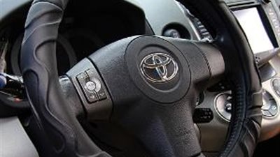 شركة ألمانية تطور غطاء لمقود السيارة لحماية السائق