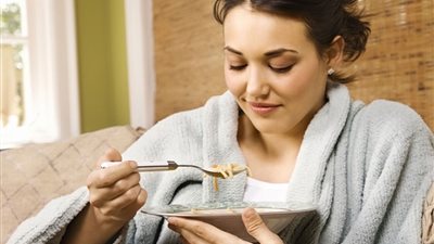 دراسة توضح سبب زيادة وزن الناس في الشتاء