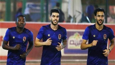 تدريبات تأهيلية لمدافع الأهلي