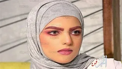 خبيرة مكياج تحرج والدتها بتصريح مفاجئ