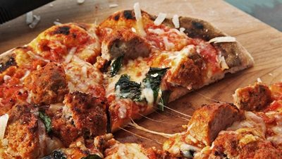 طريقة عمل البيتزا مع كرات اللحم