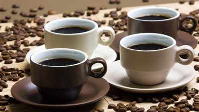 دراسة: تناول أربعة فناجين من القهوة يومياً يقلل فرص الإصابة بحساسية البشرة