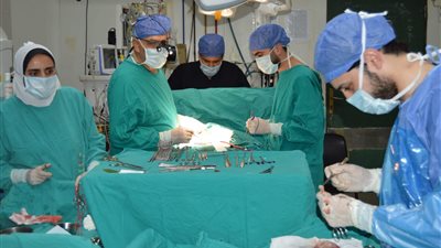 مستشفى الأطفال الجامعي بالمنصورة يستأصل ورم لطفل عمره شهر