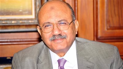 القابضة للتشيد والبناء تطيح برئيس 