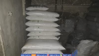 ضبط 2 طن بلاستيك مجهول المصدر داخل مصنع بالبساتين