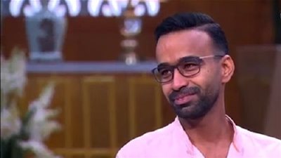 من هو الفنان محمود الليثي الذي بكى أمام منى الشاذلي؟