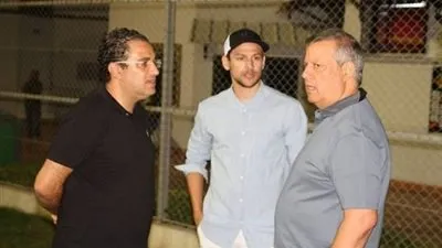 المساكني يؤازر لاعبي الترجي قبل مواجهة بطل أنجولا (صورة)