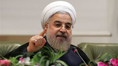 الرئيس الإيراني يوافق على استقالة وزيري الصناعة والنقل