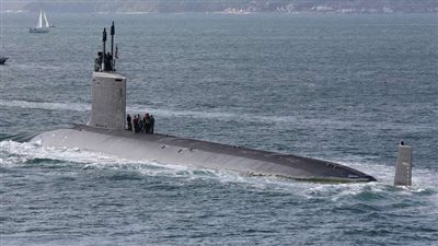 إنزال غواصتين ذريتين حديثتين إلى الماء في الولايات المتحدة