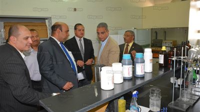 محافظ سوهاج يتفقد مشروع الطاقة الجديدة الممول بتكلفة استثمارية 22 مليون يورو (صور)