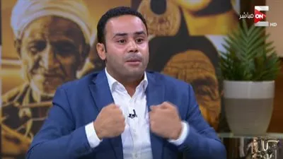 مشادة كلامية على الهواء بين مؤلف 