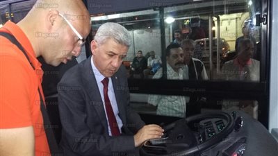 شاهد.. لحظة انطلاق أول أتوبيس كهربائي في الإسكندرية