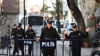 عاجل.. جندي تركي يحتجز رهائن في مركز تجاري بمدينة غازي عنتاب