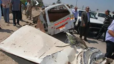 إصابة 8 عمال إثر تصادم سيارتين بطريق 