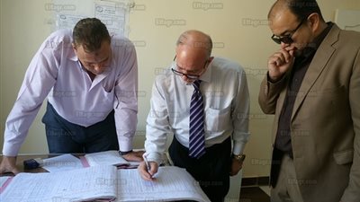 زيارة مفاجئة تكشف غياب أطباء وصيادلة بـ