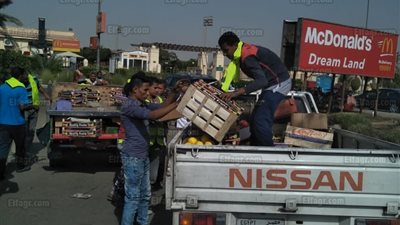 إزالة الأكشاك المخالفة والإشغالات بطريق الواحات 