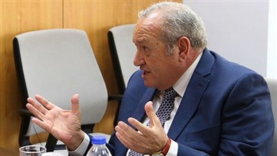 برلماني يطالب 