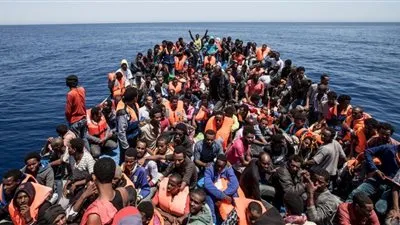 إصابة 12 جنديًا مغربيًا خلال منع مهاجرين من الوصول إلى إسبانيا