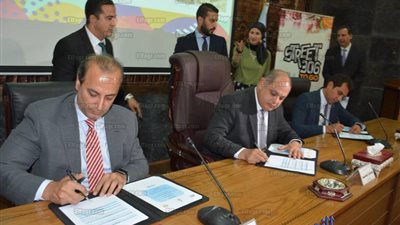 محافظ الغربية وصندوق تحيا مصر يوقعان بروتوكول تعاون لإقامة مشروع شارع 306 بمنطقة الاستاد بطنطا (صور) 