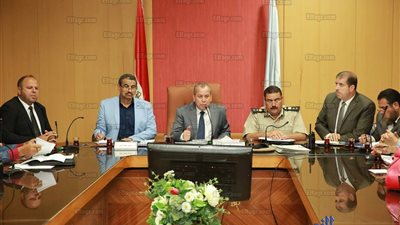 محافظ كفرالشيخ يناقش خطة تنفيذ تنفيذ المشروعات (صور)
