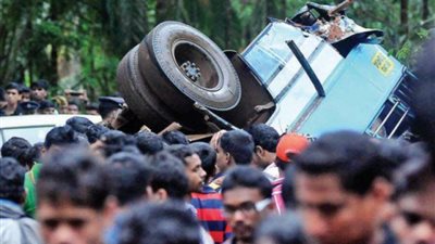 مصرع وإصابة 21 شخصًا فى اصطدام حافلة بشاحنة بالهند