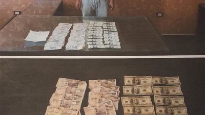 القبض على صاحب شركة لاتجاره في النقد الأجنبي بالسوق السوداء بالنزهة