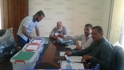 بدء توافد العلميين للتصويت في انتخابات التجديد النصفي بمحافظة الغردقة (صور)