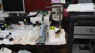 بالصور.. سقوط أخطر مزور محررات رسمية بالصف