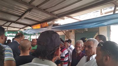 استمرار الحملات على مخازن ومحلات البضائع المستوردة بضواحي بورسعيد (صور)