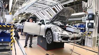 من داخل مصنعها.. كيف تصنع 