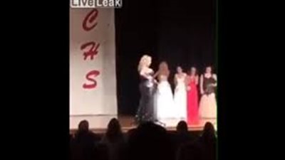 كادت أن تسقط أمام الجمهور.. ولكن هذا ما حدث! (فيديو)