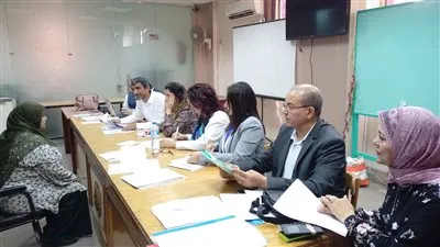 لجنة وزارية لاختيار إدارة المدرسة الرسمية الدولية ببورسعيد (صور)