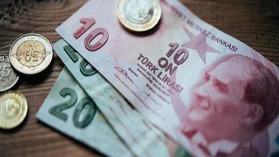 تراجع الليرة التركية بعد انهيار التحالف بين 