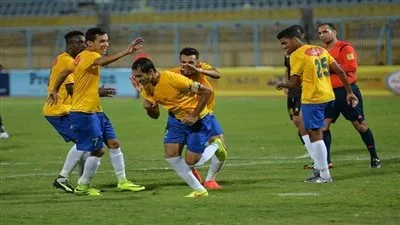 جماهير الإسماعيلي تهنئ اللاعبين بعد الفوز على المقاولون بكأس مصر