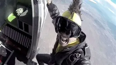 مصرع مغني راب شهير سقط من على جناح طائرة