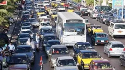 كثافات مرورية بشارع شبرا المتجة بوسط البلد بسبب تعطل أتوبيس