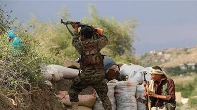 اليمن: ميليشيا الحوثي تقصف المدنيين في حيس ردًا على خسائرها