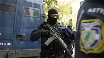 اعتقال وزير الدفاع اليوناني السابق لاتهامه بالرشوة