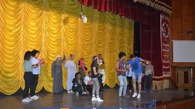 منتخب مسرح جامعة الفيوم يقدم عرض 