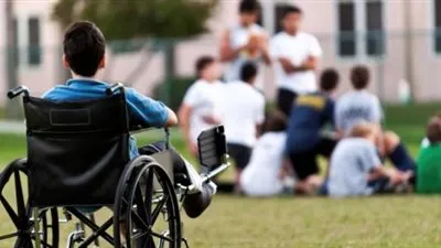 بالملابس السوداء.. ذوي الاحتياجات الخاصة يحتجون على تأخر اللائحة التنفيذية للقانون الجديد