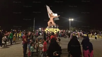 آلاف المواطنين يتوافدون على كورنيش السويس للاحتفال بالعيد القومي (صور)