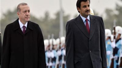 قطر تقدم مصلحتها وتفاقم من أزمة حليفتها تركيا