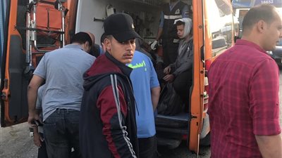 نقل مصابي حادث طريق السويس إلى مستشفى الشرطة (صور)