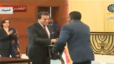 السيسي والبشير يشهدان توقيع مذكرات تعاون بين البلدين