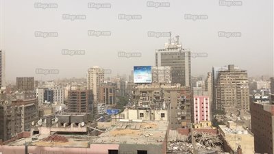 العاصفة الترابية تغطي سماء القاهرة